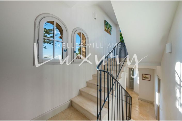 Image No.21-5 Bed Property for sale