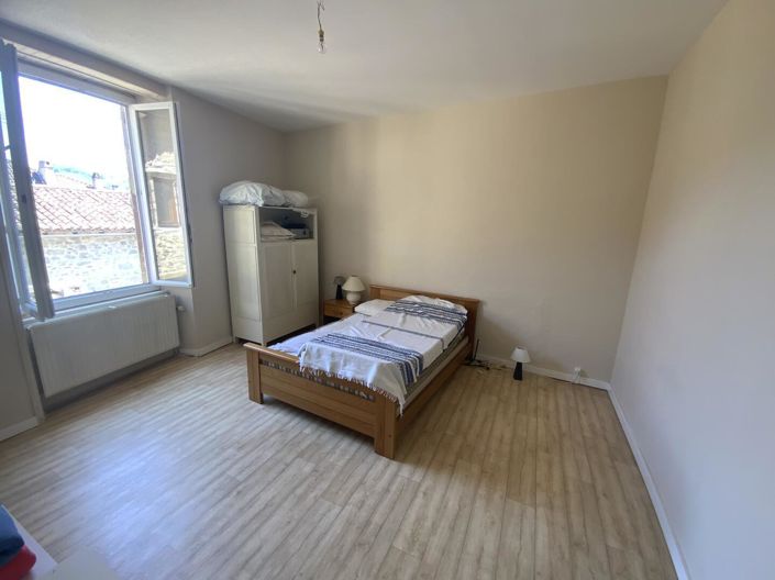 Image No.18-4 Bed House for sale