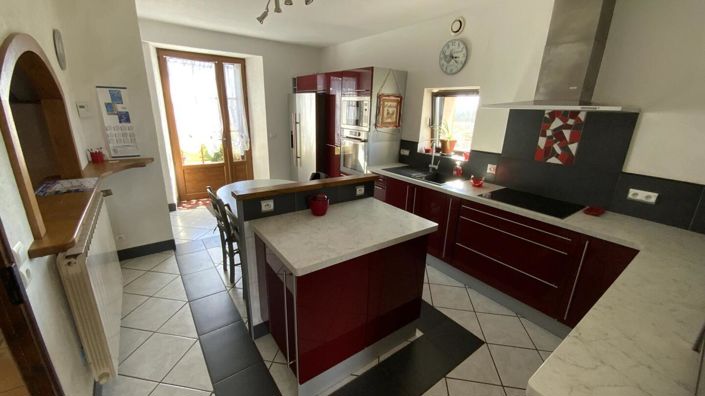 Image No.11-9 Bed Property for sale