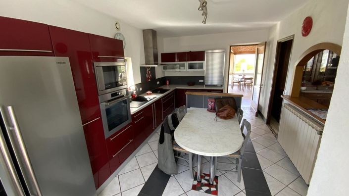 Image No.12-9 Bed Property for sale