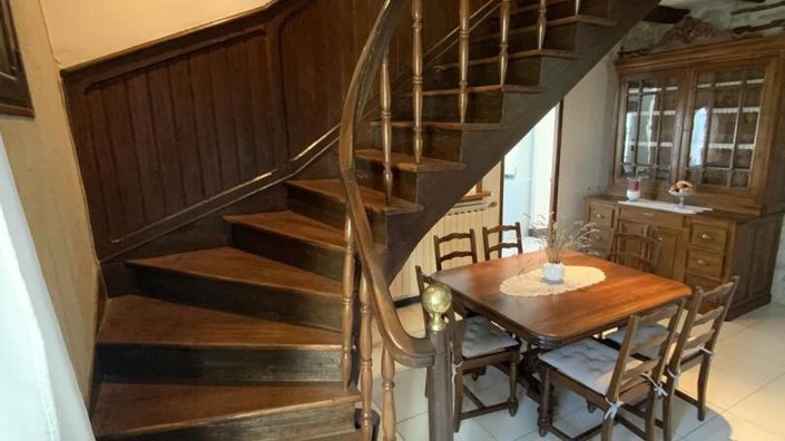 Image No.17-9 Bed Property for sale