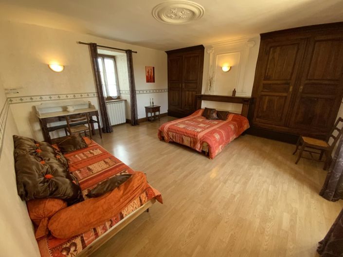 Image No.18-9 Bed House for sale