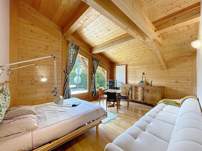 Image No.9-6 Bed House for sale