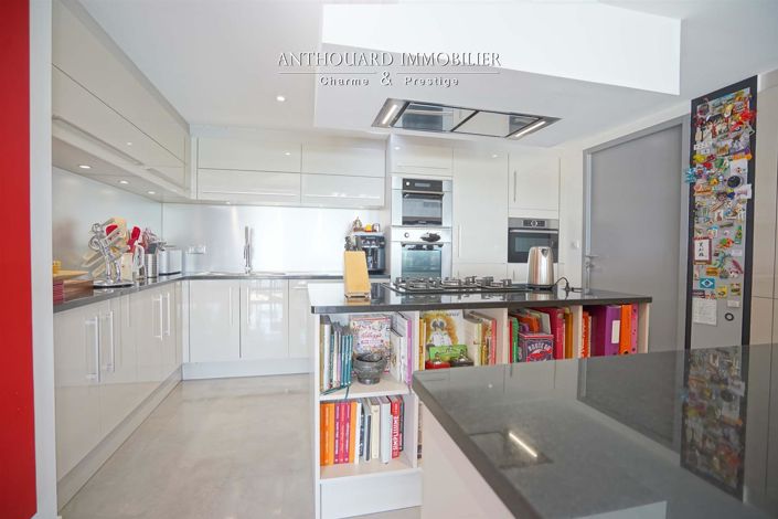 Image No.30-5 Bed House for sale