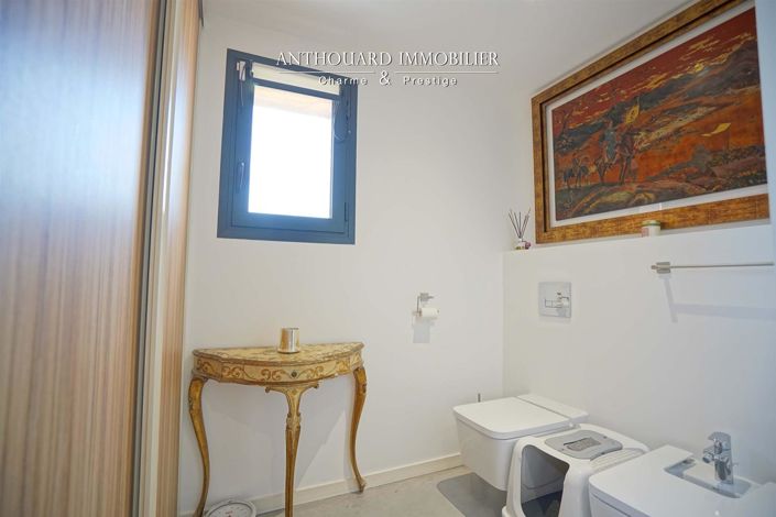 Image No.45-5 Bed House for sale