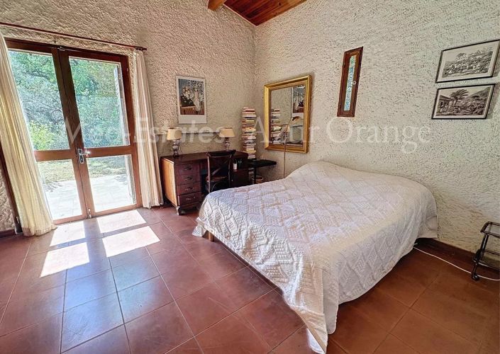 Image No.5-6 Bed House for sale