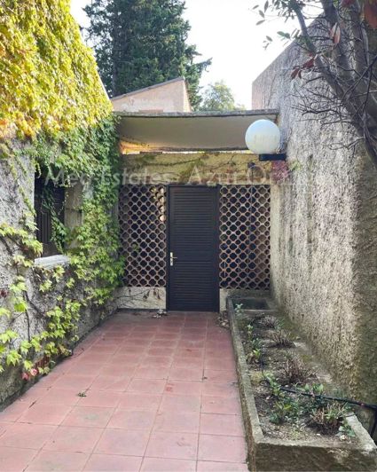 Image No.8-6 Bed House for sale