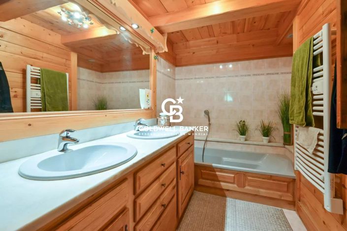 Image No.20-4 Bed House for sale