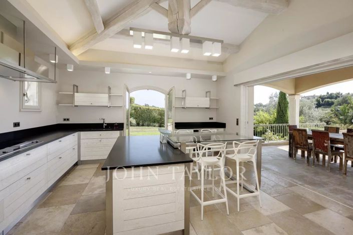 Image No.11-6 Bed House for sale