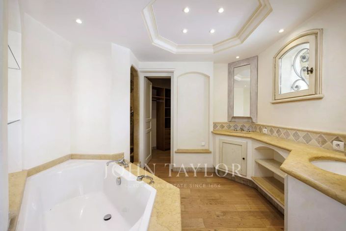 Image No.15-6 Bed House for sale