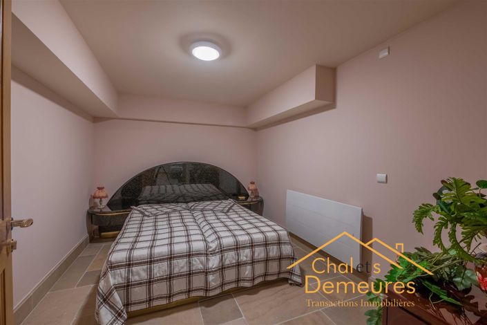 Image No.15-6 Bed House for sale