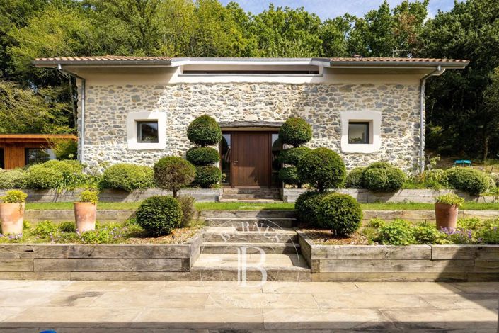 Image No.17-5 Bed House for sale