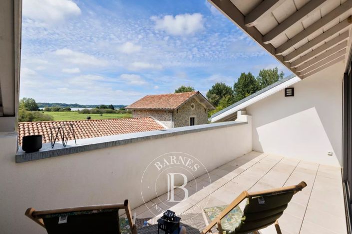 Image No.25-5 Bed House for sale