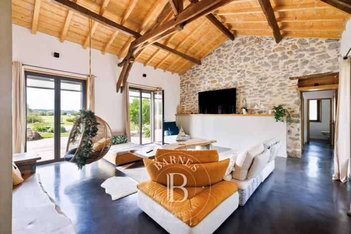 Image No.8-5 Bed House for sale