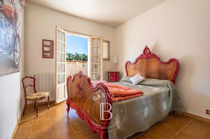 Image No.12-5 Bed House for sale