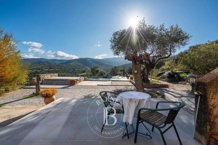 Image No.4-5 Bed House for sale