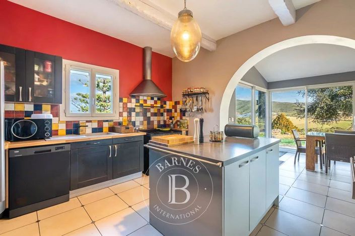 Image No.8-5 Bed House for sale