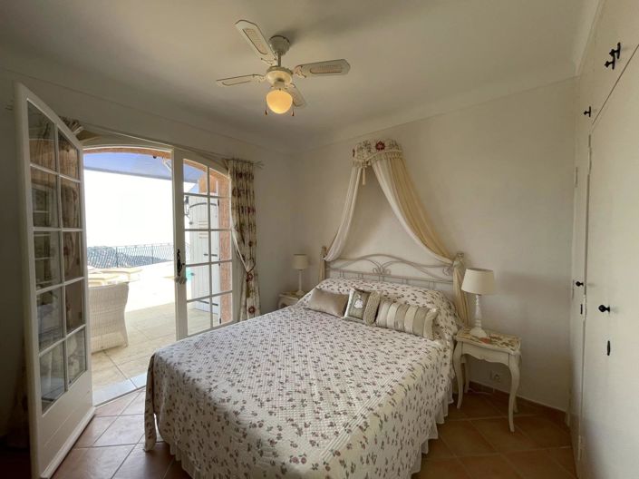 Image No.12-4 Bed House for sale