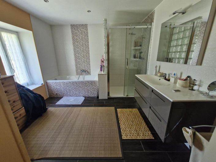 Image No.11-5 Bed House for sale