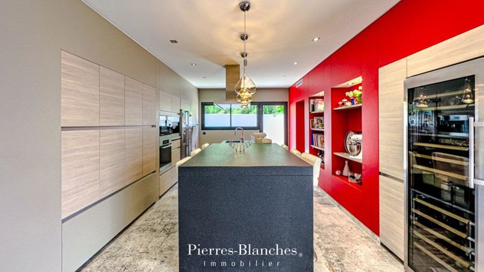 Image No.6-4 Bed House for sale