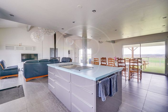 Image No.5-5 Bed House for sale