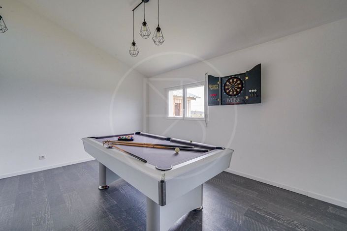 Image No.6-5 Bed House for sale