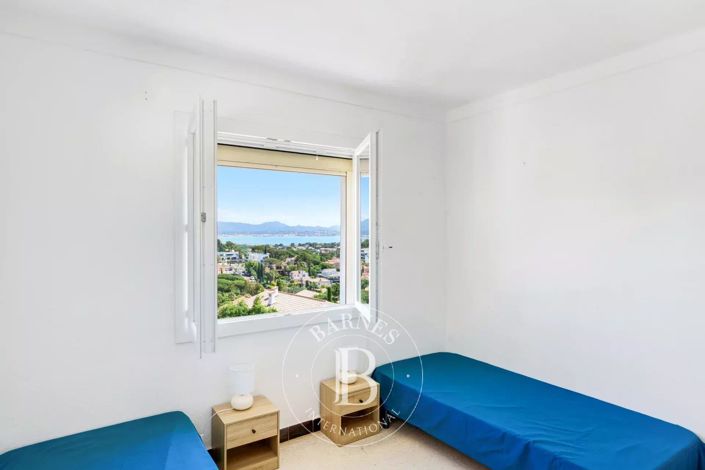 Image No.6-4 Bed House for sale