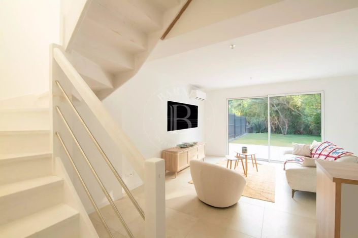 Image No.6-2 Bed House for sale