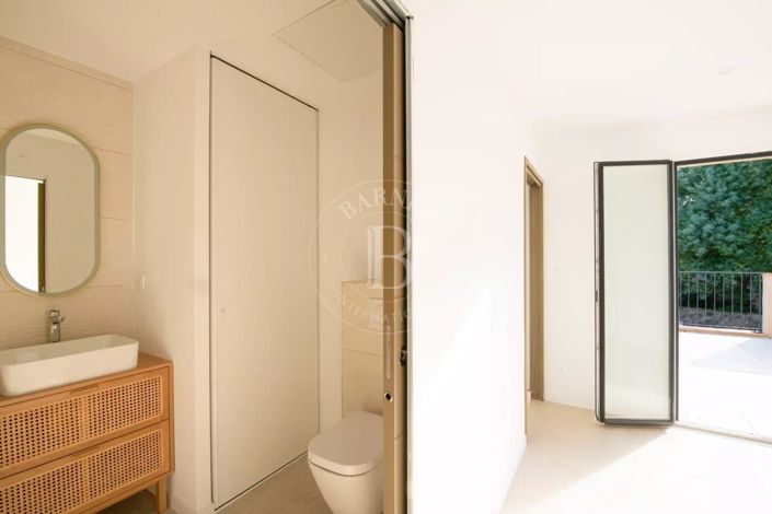 Image No.9-2 Bed House for sale