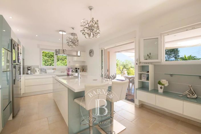 Image No.10-3 Bed House for sale