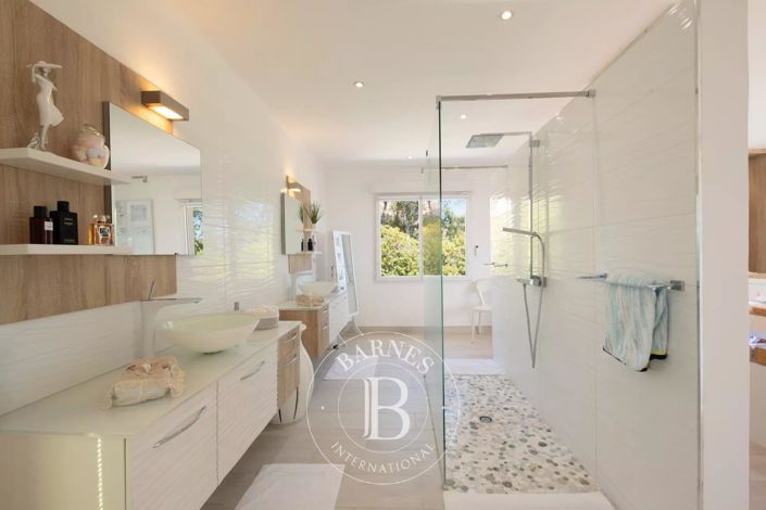 Image No.6-3 Bed House for sale