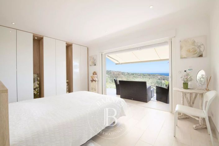 Image No.8-3 Bed House for sale