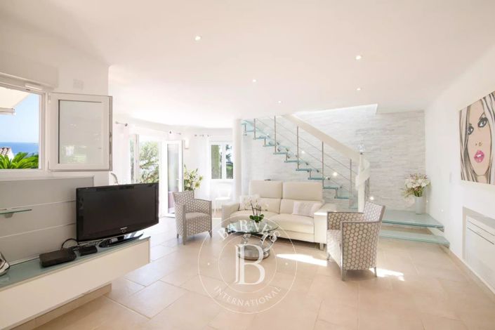 Image No.9-3 Bed House for sale