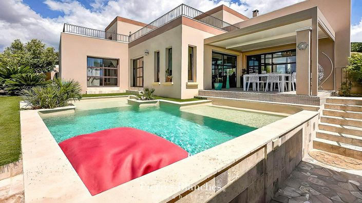 Image No.1-4 Bed House for sale