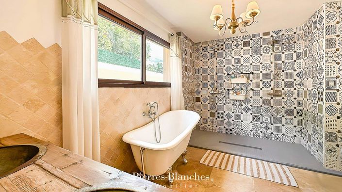 Image No.10-4 Bed House for sale