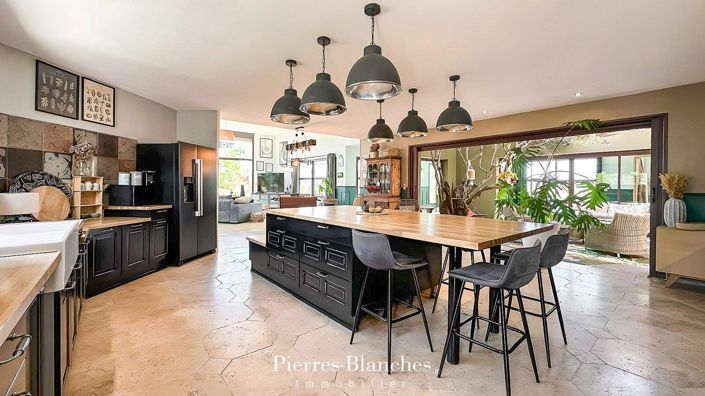 Image No.6-4 Bed House for sale