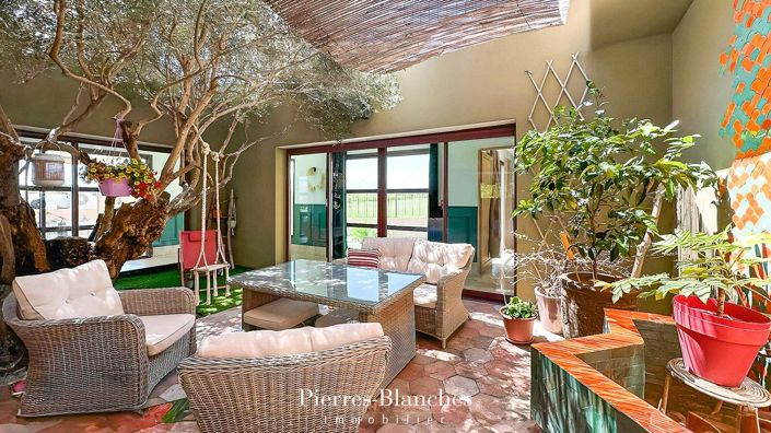 Image No.8-4 Bed House for sale