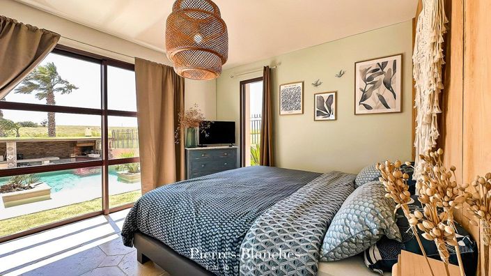 Image No.9-4 Bed House for sale