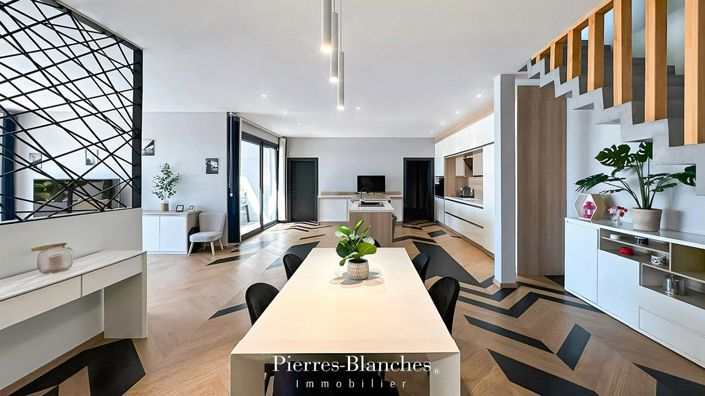 Image No.5-5 Bed House for sale