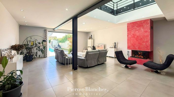 Image No.3-5 Bed House for sale