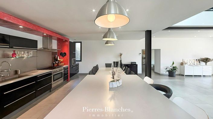 Image No.4-5 Bed House for sale