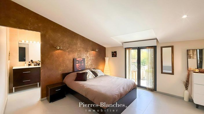 Image No.7-5 Bed House for sale