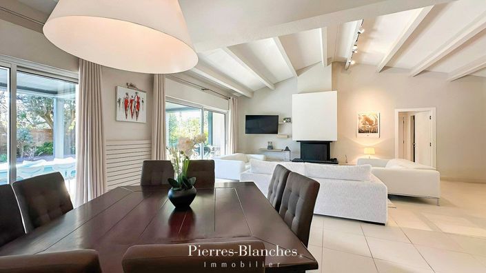 Image No.4-6 Bed House for sale