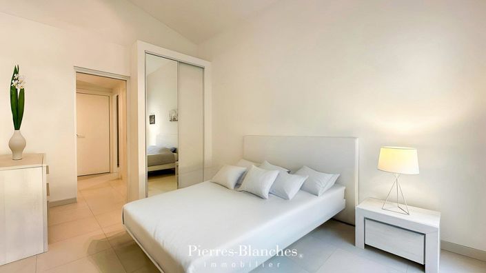 Image No.6-6 Bed House for sale