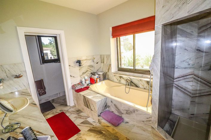 Image No.19-4 Bed House for sale