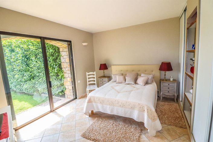 Image No.24-4 Bed House for sale