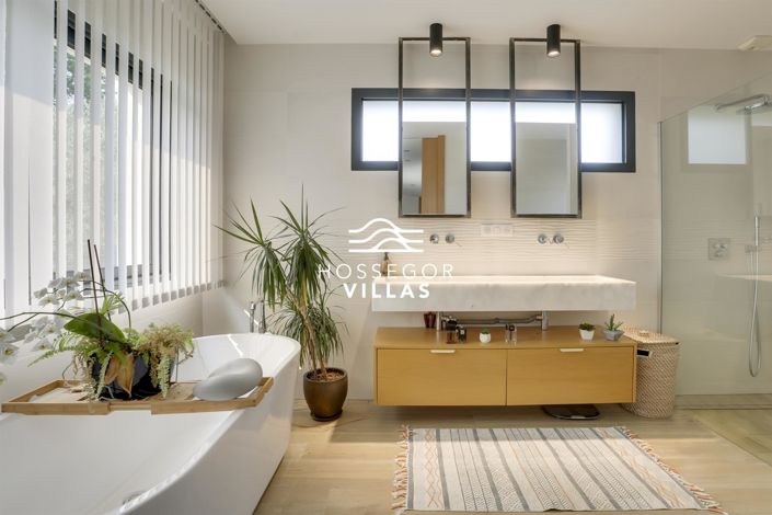 Image No.10-4 Bed House for sale