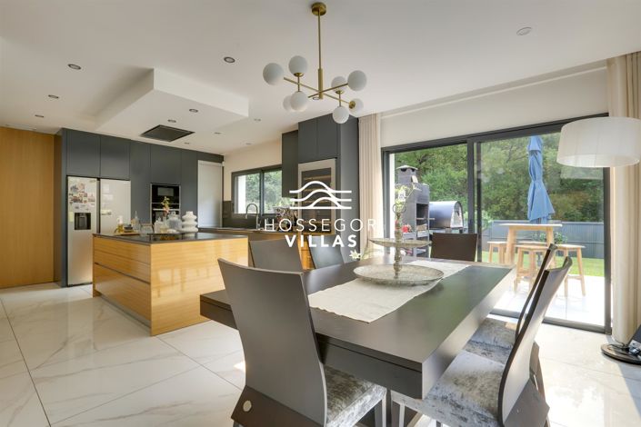 Image No.6-4 Bed House for sale