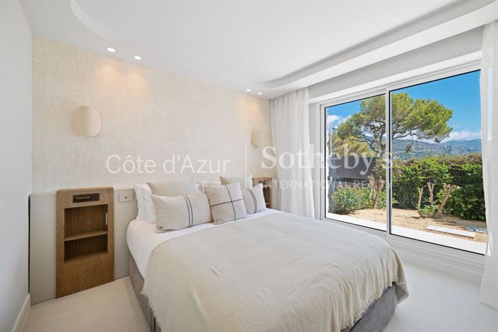 Image No.13-4 Bed Property for sale