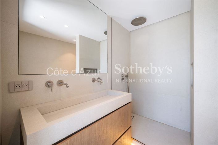 Image No.15-4 Bed Property for sale